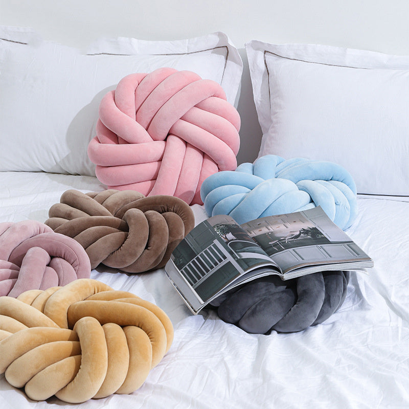 Knot pillow